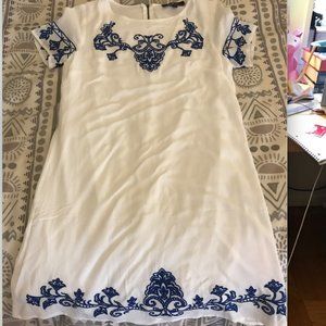 *NEVER WORN* Lulus Blue/White Embroidered Dress XS